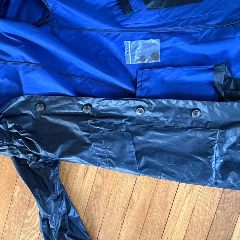 Men's or teens  Black Raincoat with Classic Collar from suit supply. - Picture 6 of 10